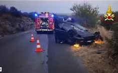 Marina di Ragusa, incidente autonomo: auto si ribalta e il conducente resta ferito