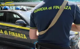 Fuga da film sulla Statale 115: non si ferma all'Alt della Guardia di Finanza e rischia la strage