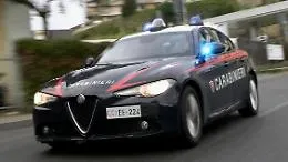 Lite in condominio finisce a minacce: settantenne affronta i vicini con un martello
