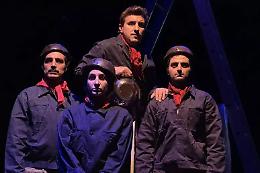 Il teatro civile che rievoca la strage dei minatori (anche siciliani) di Marcinelle, a Catania le prove di "262 vestiti appesi"