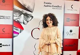 La poesia di Rosamaria Di Natale trionfa al premio Andrea Camilleri: vince "L'autru pass&igrave;a"