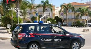 Marina di Ragusa, resistenza e oltraggio ai carabinieri: un arresto e una denuncia