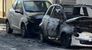 Vittoria, auto data alle fiamme in via Coria