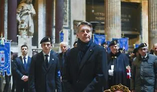 Casa Savoia ed Emanuele Filiberto accusati di vendere onori monarchi: "Privi di valore giuridico e mai rendicontati"