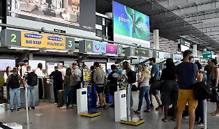 Aeroporto, l''Etna si "tranquillizza" ma ora incombe lo sciopero dei controllori: nelle partenze qualche volo cancellato o in ritardo