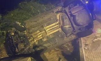 Paura nella notte a Pozzallo: auto si schianta contro vetture in sosta