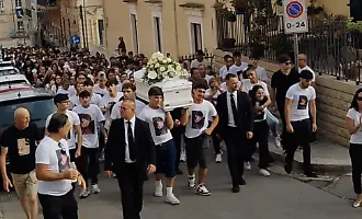 Pozzallo e i funerali di Giorgio Ruta: gli amici hanno gridato pi&ugrave; volte a voce alta il nome del ragazzo