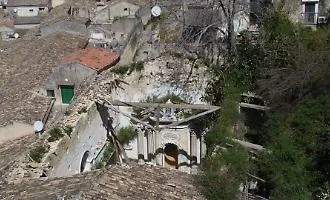 Modica, i ruderi dell'ex chiesa "a Raccumannata" e dell'ex asilo Regina Margherita rischiano il crollo