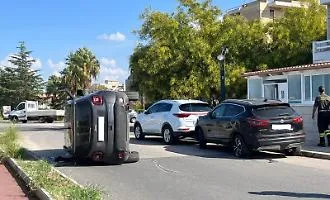 Comiso, auto si ribalta: ferita una donna
