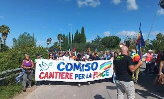 Cammino per la pace a Comiso, il vescovo di Ragusa La Placa: "La pace sia con voi"