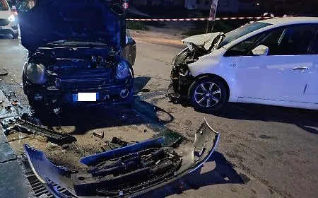 Comiso, scontro frontale in via Gandhi: due feriti trasferiti in ospedale