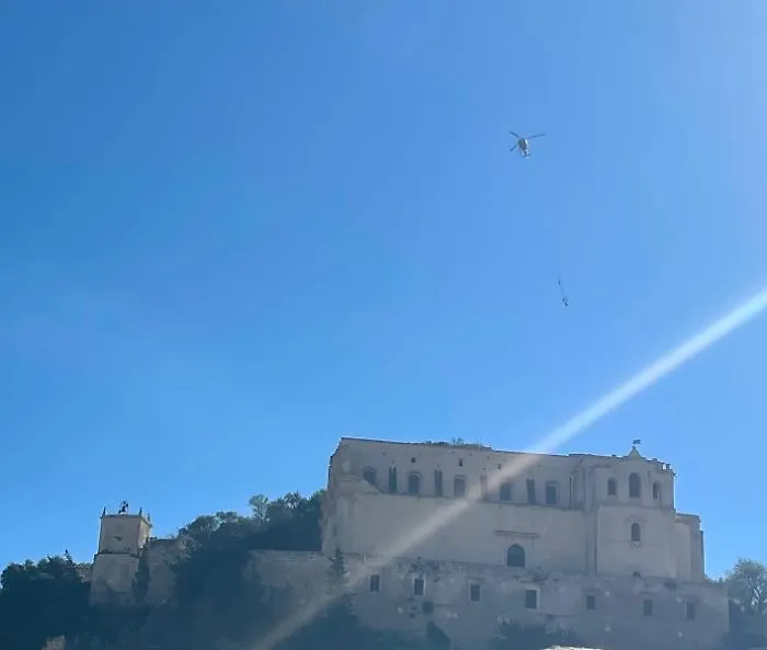 Scicli, un elicottero per i costoni rocciosi
