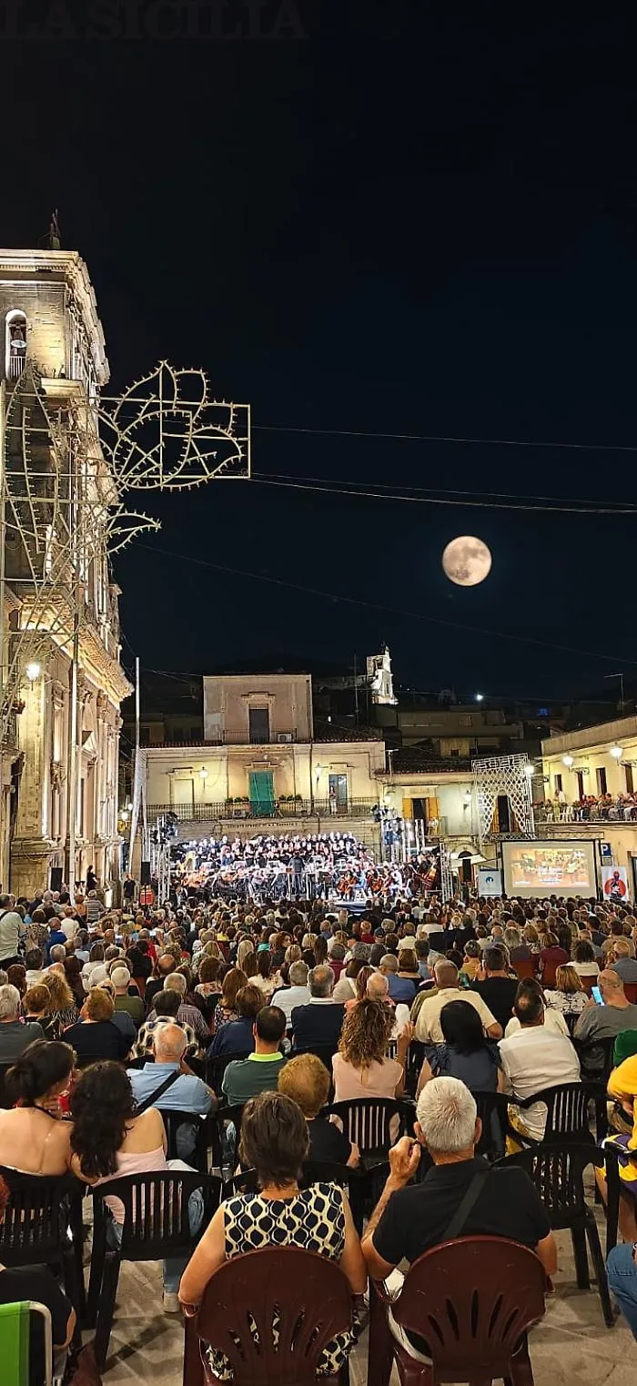 Chiaramonte, una serata indimenticabile con l'orchestra e il coro del teatro Massimo Bellini di Catania
