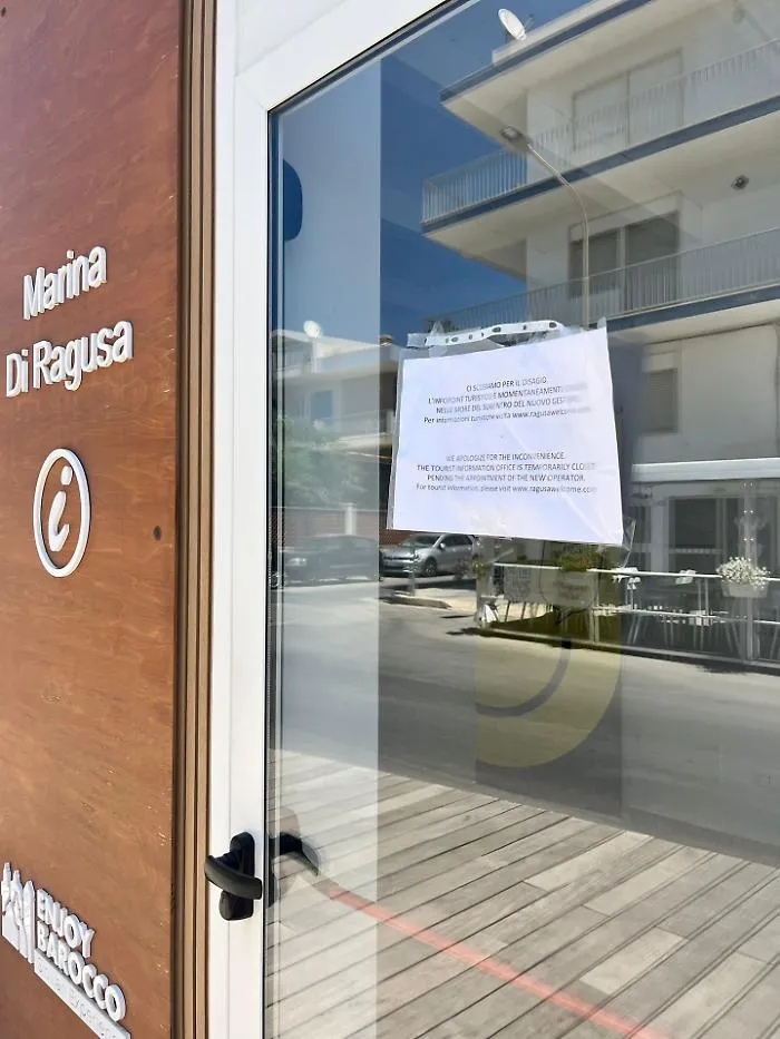 "Infopoint turistici chiusi a Marina di Ragusa e al castello di Donnafugata, cos&igrave; non va"