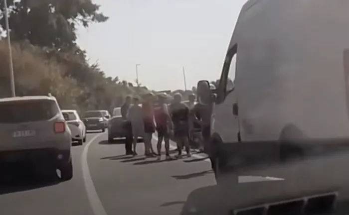Santa Maria del Focallo (Ispica), auto investe ciclista
