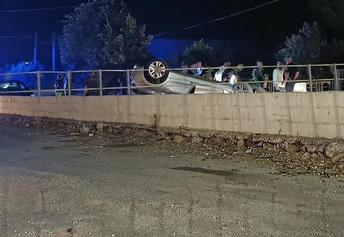 Marina di Ragusa, auto si ribalta nella notte: ci sono feriti