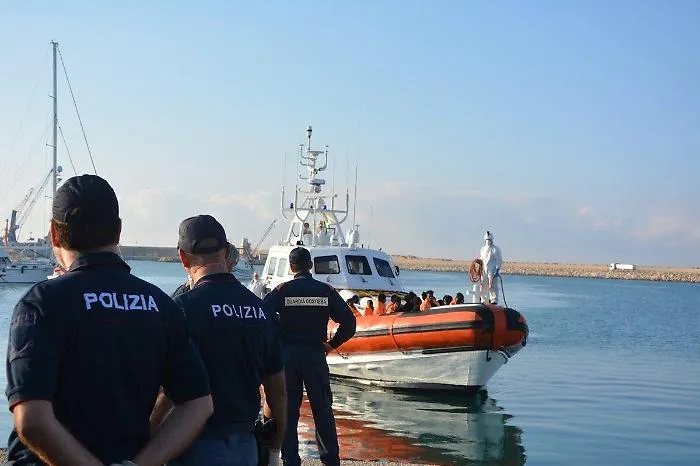 Pozzallo, la polizia di Stato identifica e ferma due presunti scafisti
