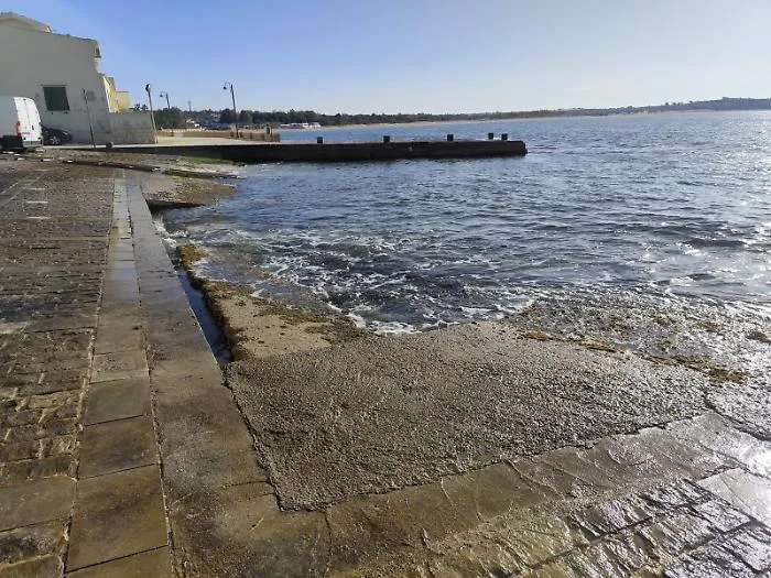 Sampieri senz'acqua, tecnici al lavoro