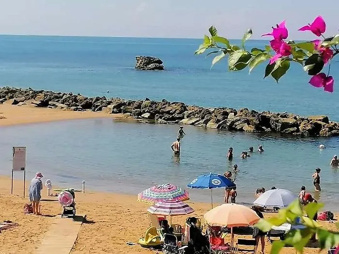 Scoglitti, i bagnanti: "Doccia alla spiaggetta senz'acqua da otto giorni"