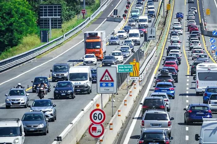 Bollo auto tra garanzie e polemiche, Tajani: &laquo;I soldi ci sono&raquo;; il Codacons contesta i numeri e Renzi sfida Meloni in tv