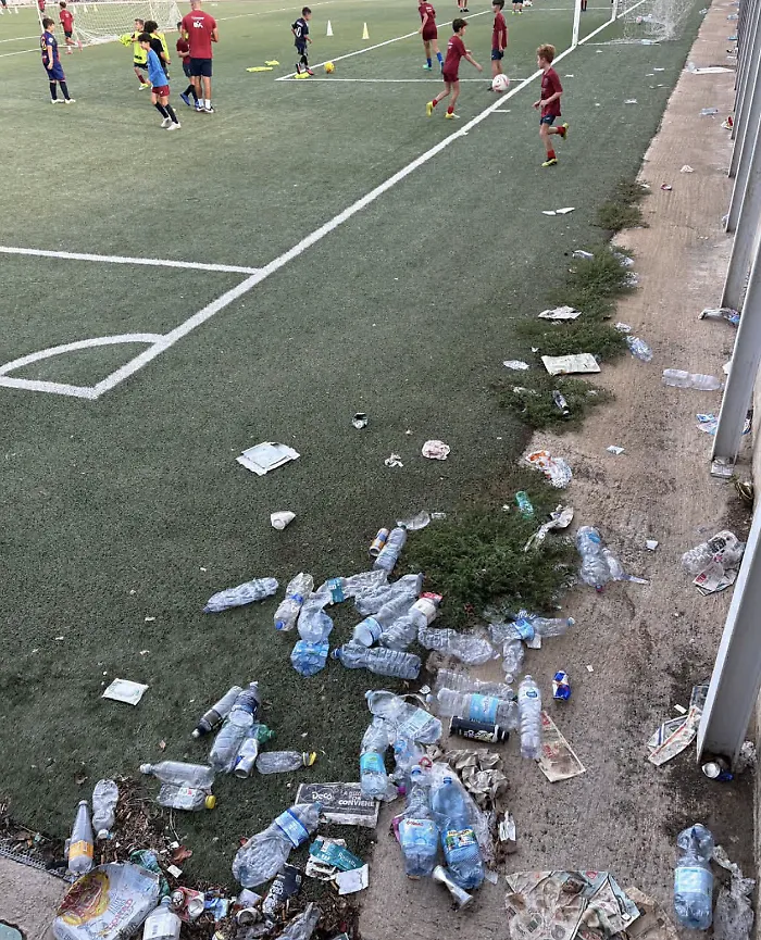 Scicli, degrado al polivalente: "I ragazzi si allenano tra rifiuti e sporcizia"