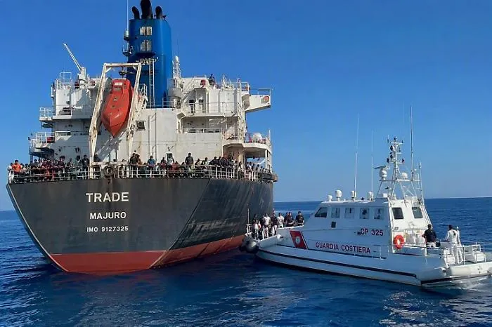 Porto di Pozzallo, soccorsi 44 migranti al largo della Sicilia