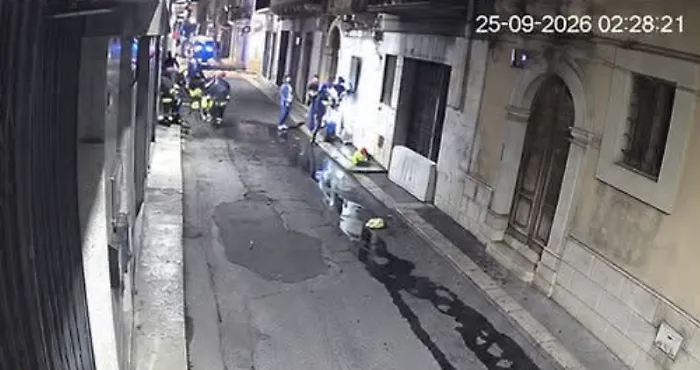 Caos nel cuore di Comiso dopo la mezzanotte: in azione polizia, carabinieri e vigili del fuoco