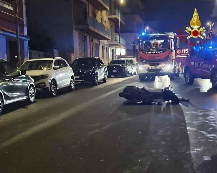 Ragusa, anziano esce da una farmacia e viene investito da uno scooter