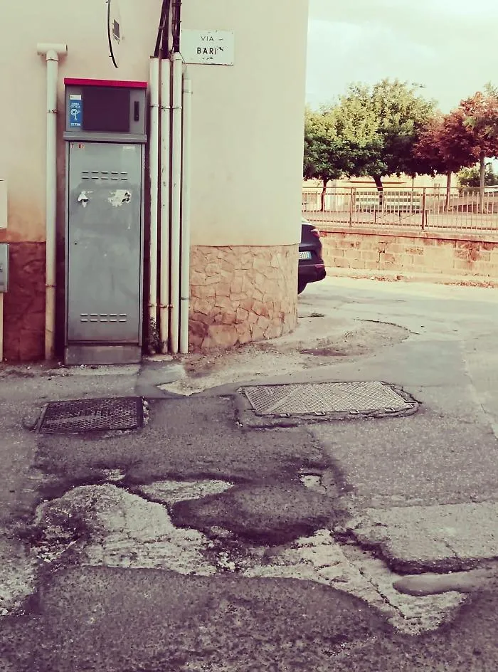 Donnalucata, evita una buca e rischia di investire una bambina