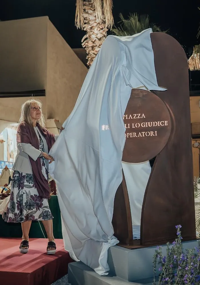 Regalbuto celebra le sue radici: inaugurata Piazza Fratelli Lo Giudice 