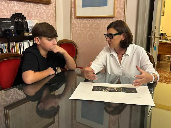 Modica, il sindaco premia Alessio: a 14 anni soccorre un&rsquo;anziana caduta e d&agrave; una lezione di civilt&agrave; agli adulti