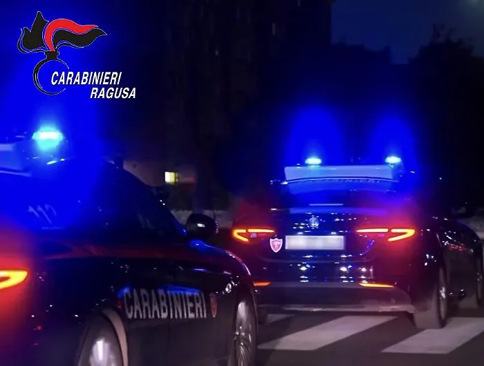 Vittoria, rubano una carta di credito e fanno acquisti per tutta la notte