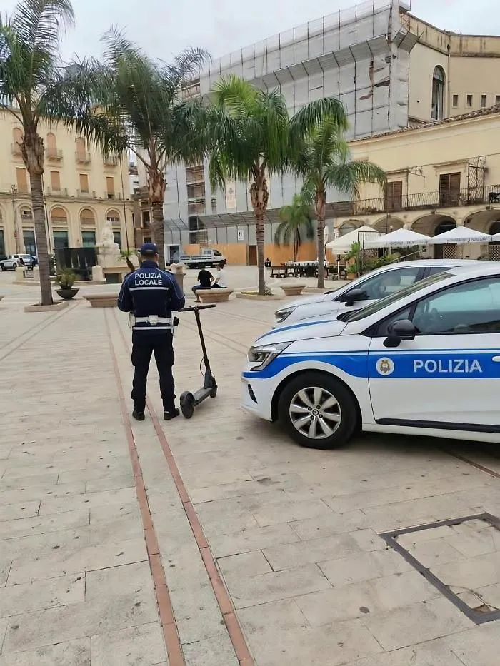 Comiso, &egrave; stretta sui monopattini: 4 verbali e 2 sequestri