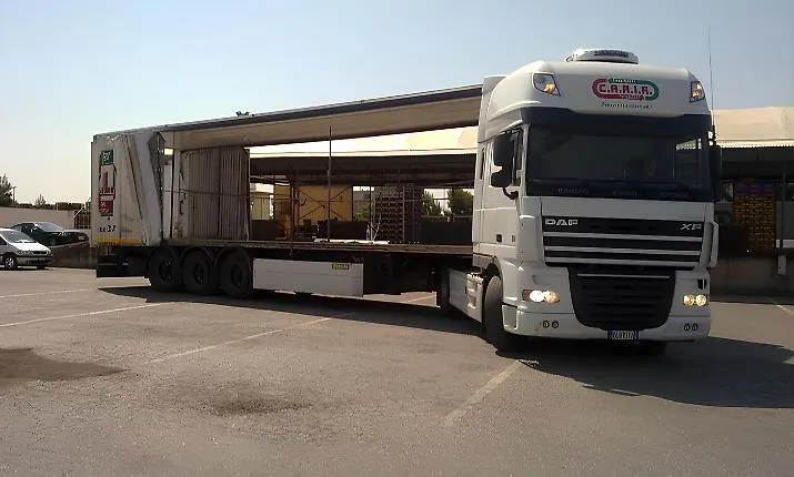 Caro carburanti, parla un "padroncino": &laquo;Per un solo camion oltre 800 euro in pi&ugrave; a settimana. Entro ottobre potrei chiudere&raquo;