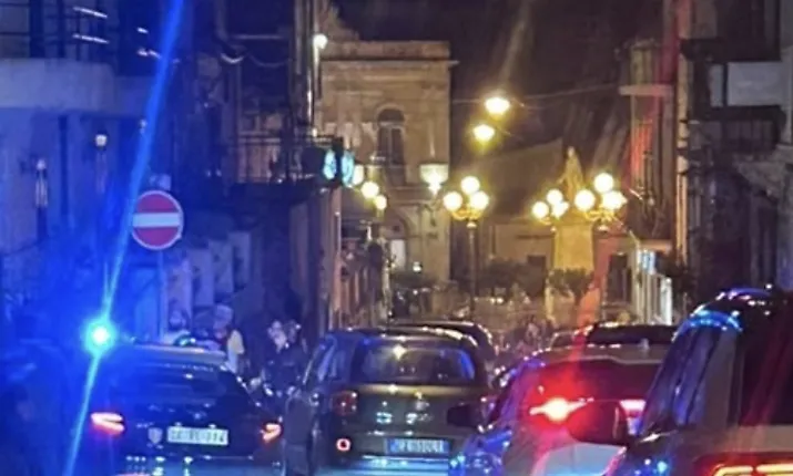 Clamoroso errore all'ingresso di Scicli, va contromano e si scontra frontalmente con un'altra auto